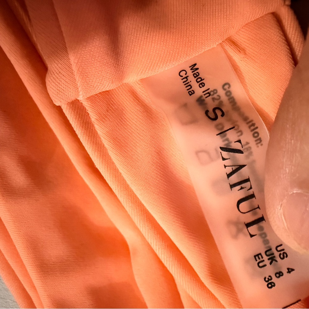 Zaful Bright Orange Bikini Set.
Size 4 - Picture 5 of 7